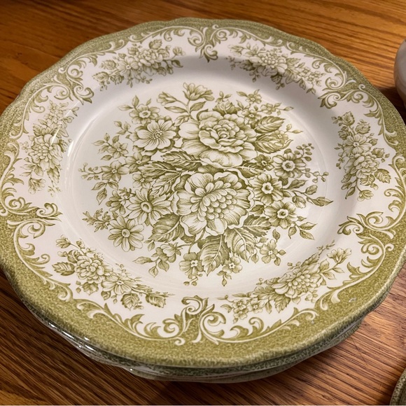 Green - Picture 2 of 12